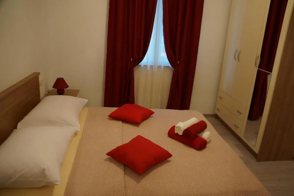 Apartments Kadulja Trogir 0*,
